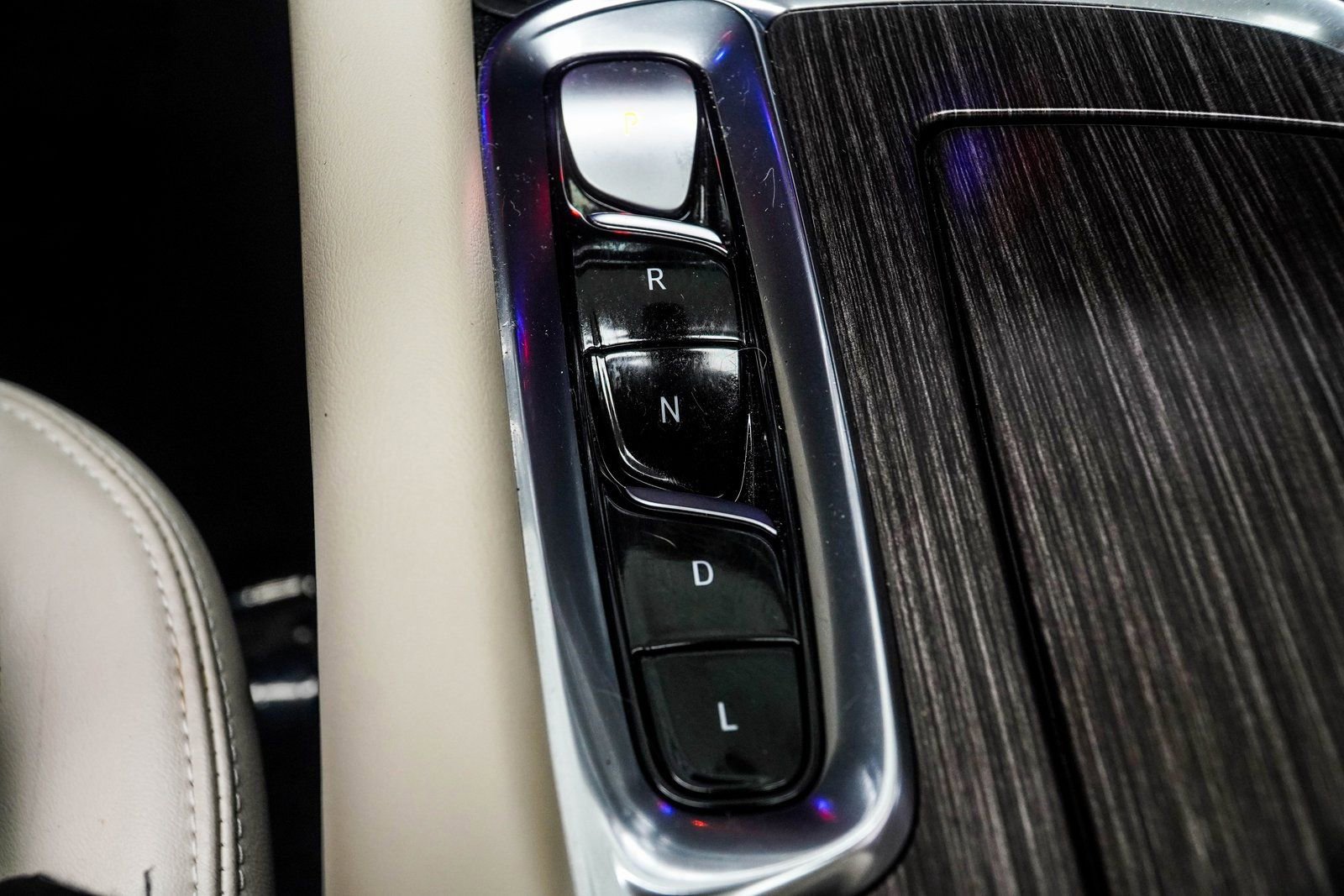 Used 2023 Buick Enclave Avenir image 19