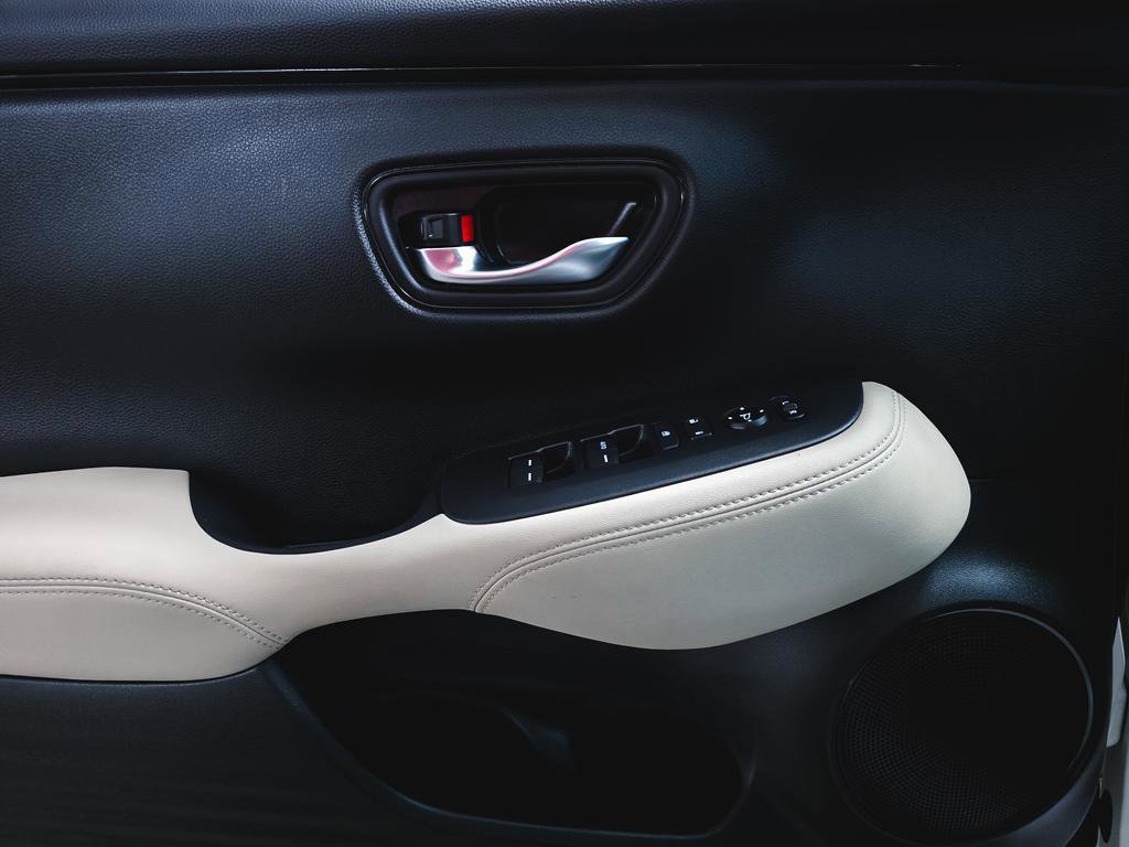 Used 2023 Honda HR-V LX image 15