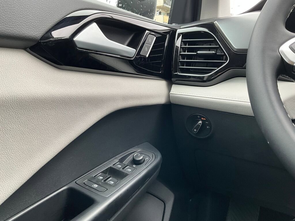 New 2026 Volkswagen Taos S image 23