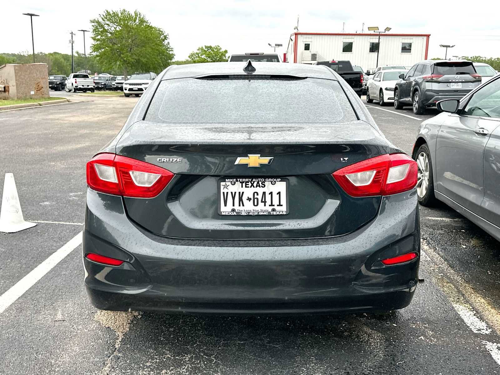 Used 2017 Chevrolet Cruze LT w/ Sun And Sound Package FWD image 4