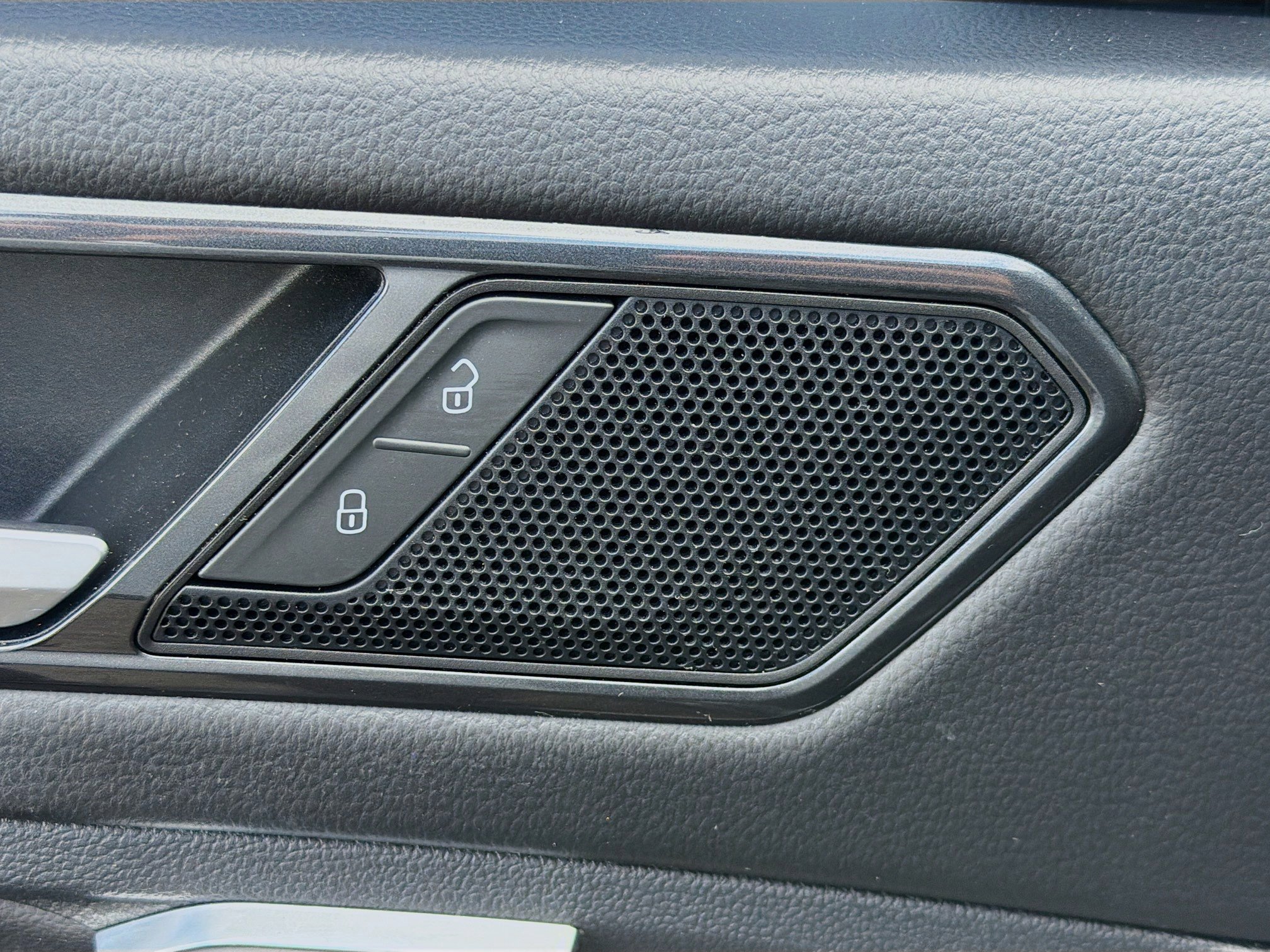 Used 2022 Volkswagen Tiguan SE image 24