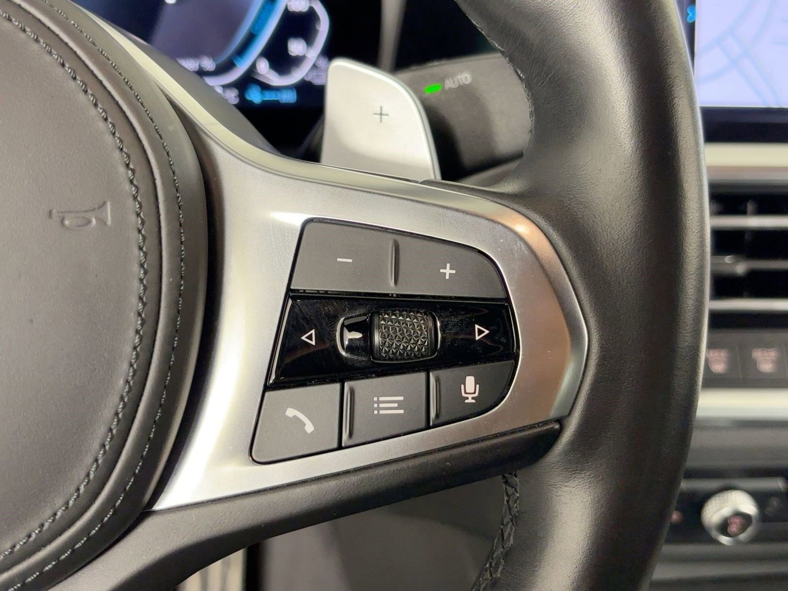 Used 2021 BMW 330e xDrive w/ M Sport Package image 15