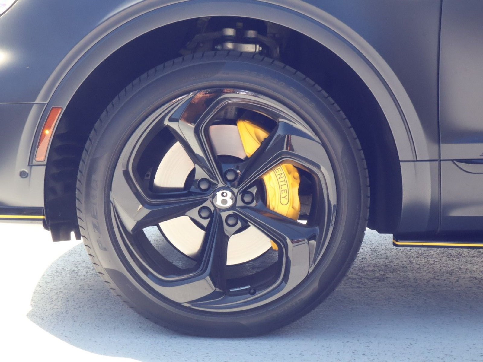 Certified 2025 Bentley Bentayga AWD/4WD image 14