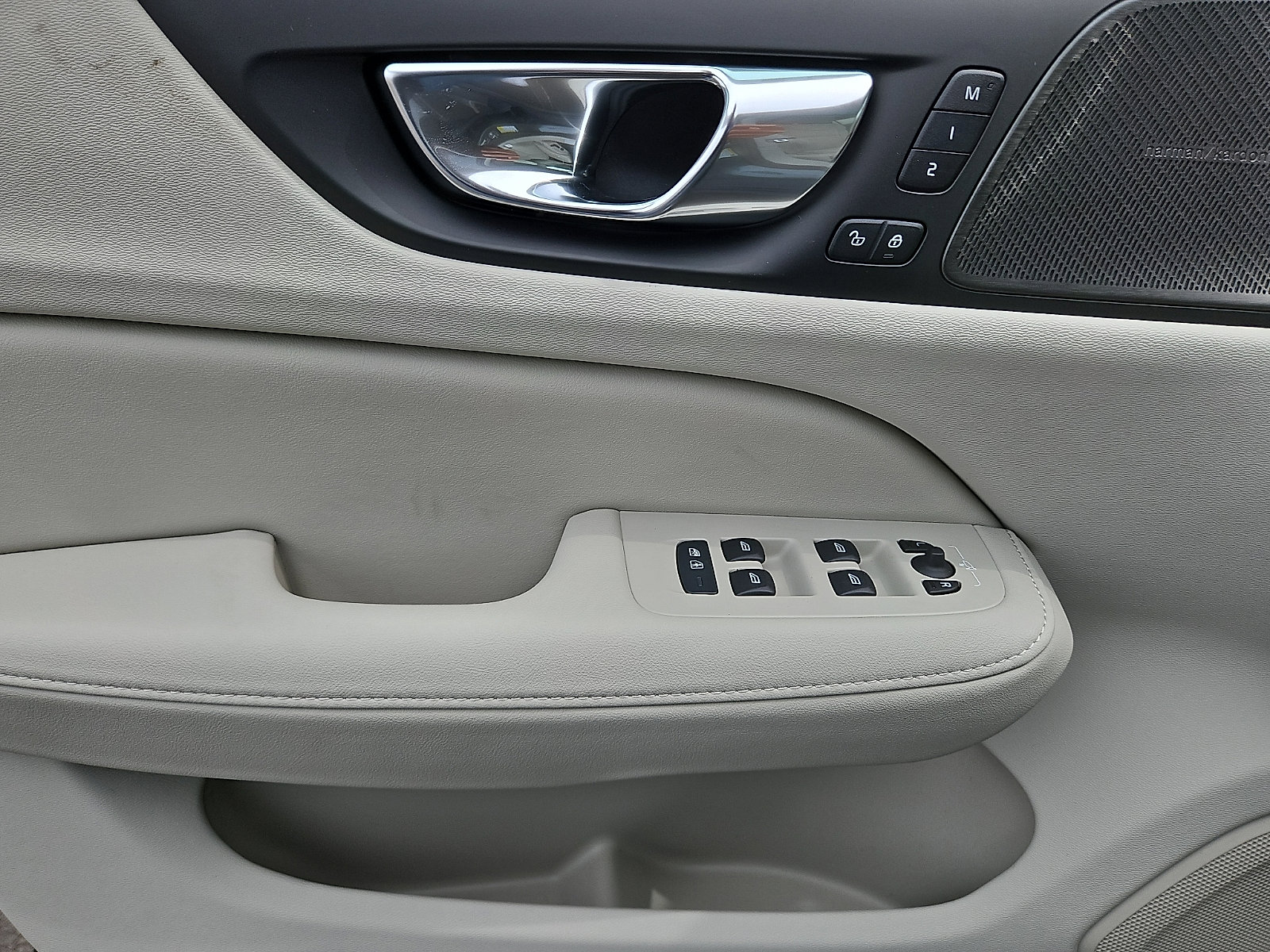 New 2026 Volvo V60 B5 Cross Country Plus w/ Protection Package Premier image 10