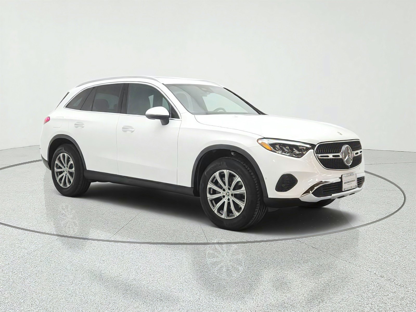 Used 2024 Mercedes-Benz GLC 300 image 3