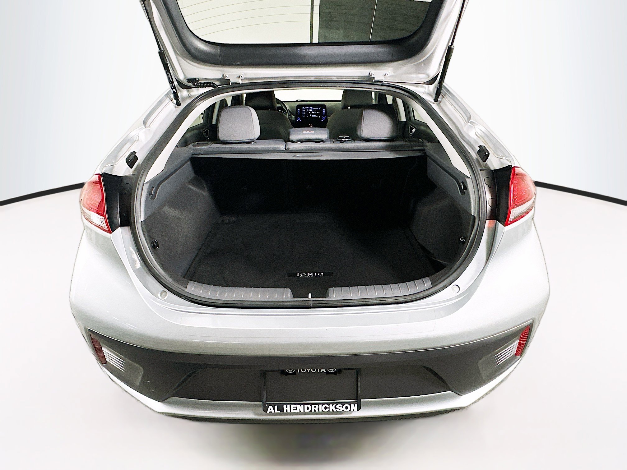 Used 2022 Hyundai Ioniq SE image 31