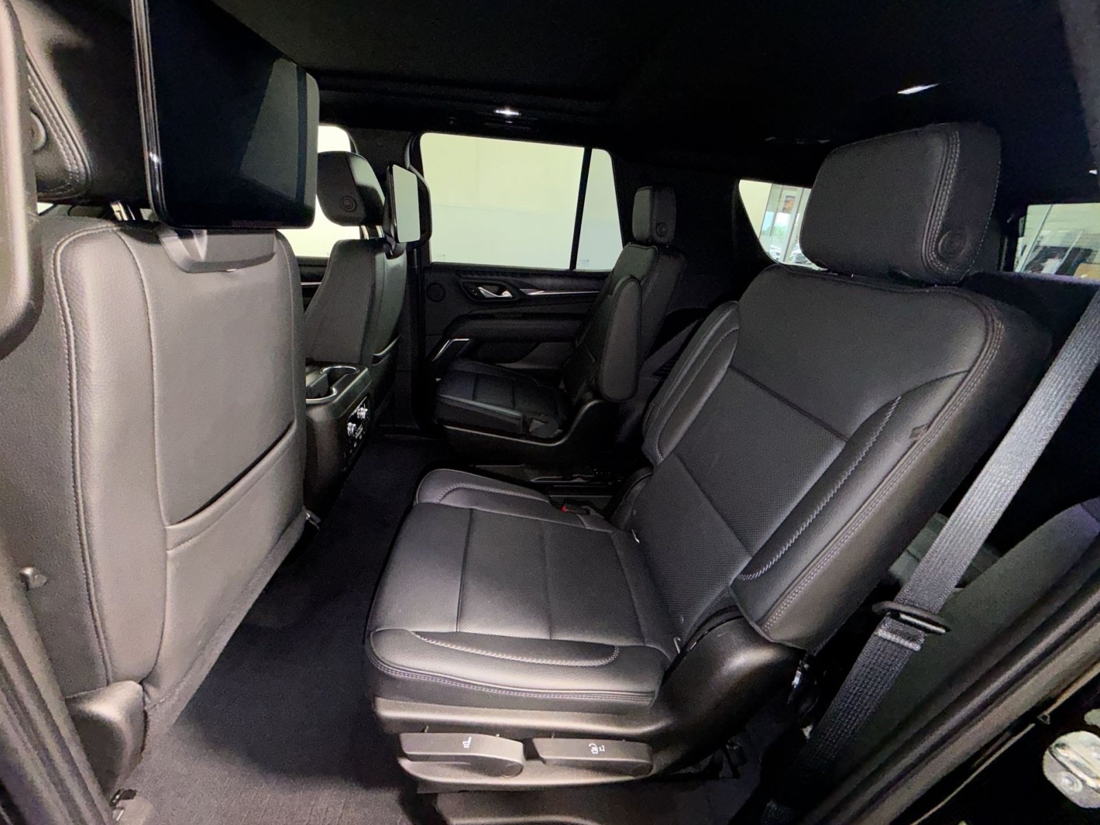 Used 2021 GMC Yukon Denali w/ Denali Ultimate Package AWD/4WD image 25