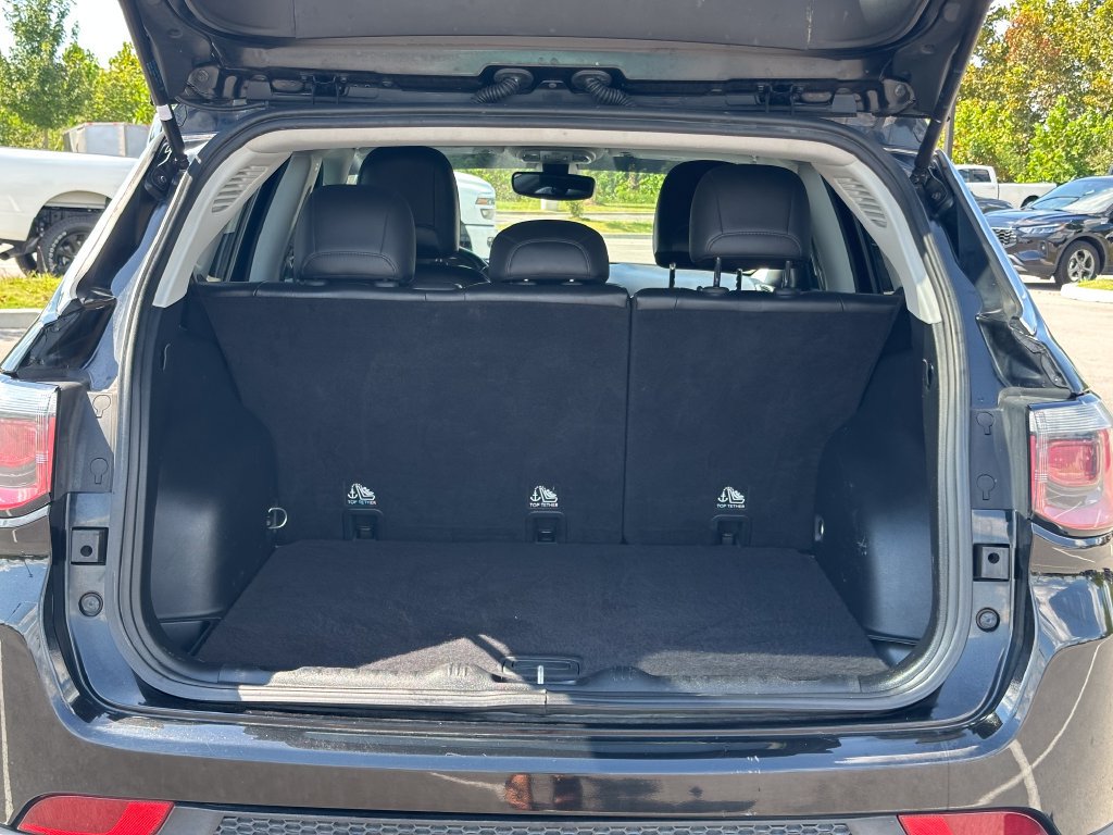 Used 2018 Jeep Compass Latitude w/ Popular Equipment Group AWD/4WD image 17