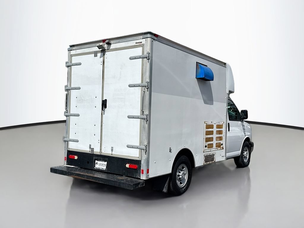 Used 2017 Chevrolet Express 3500 w/ Chrome Appearance Package RWD image 5
