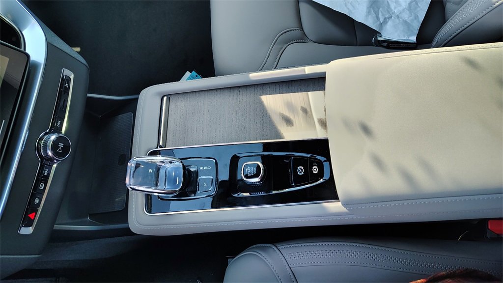 New 2026 Volvo XC90 B6 Plus image 23