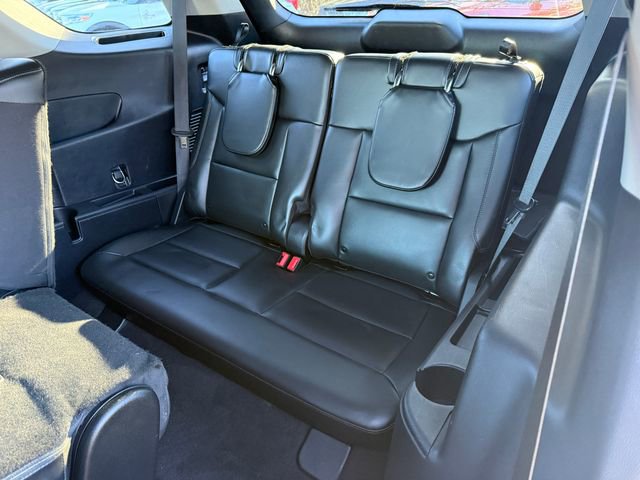 Used 2022 Ford Explorer XLT w/ Equipment Group 202A image 6
