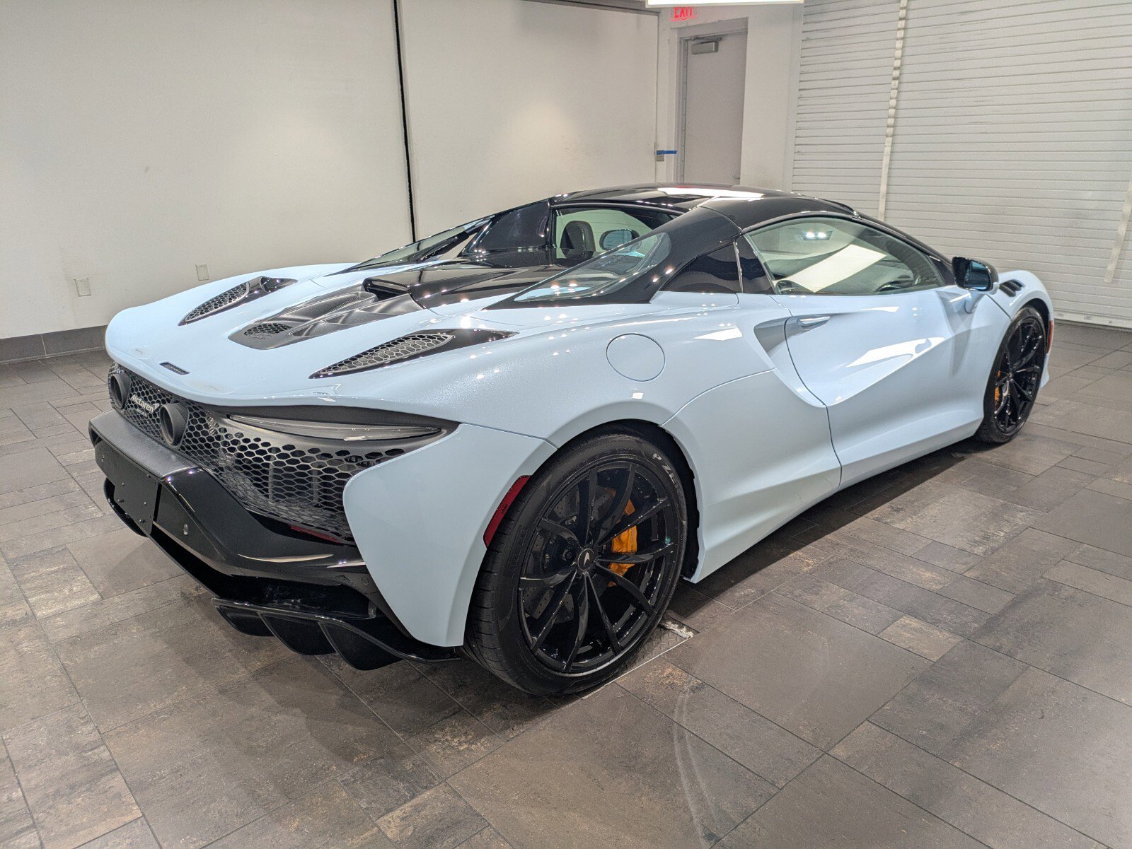 Used 2025 McLaren Artura Spider image 21