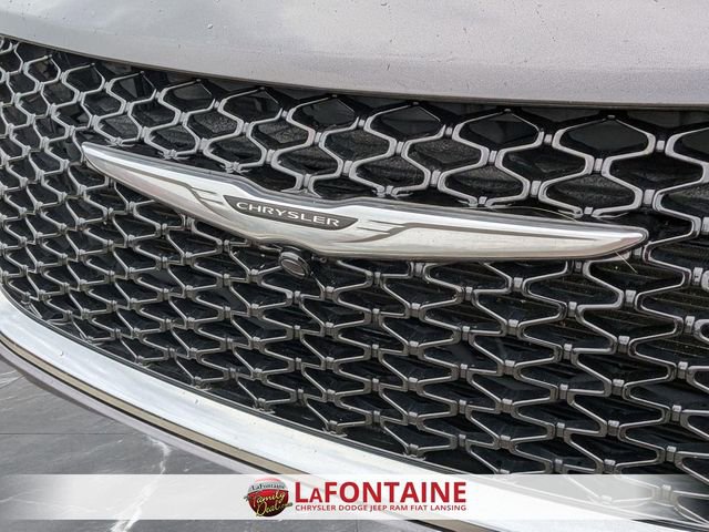 Certified 2023 Chrysler Pacifica Touring-L image 9