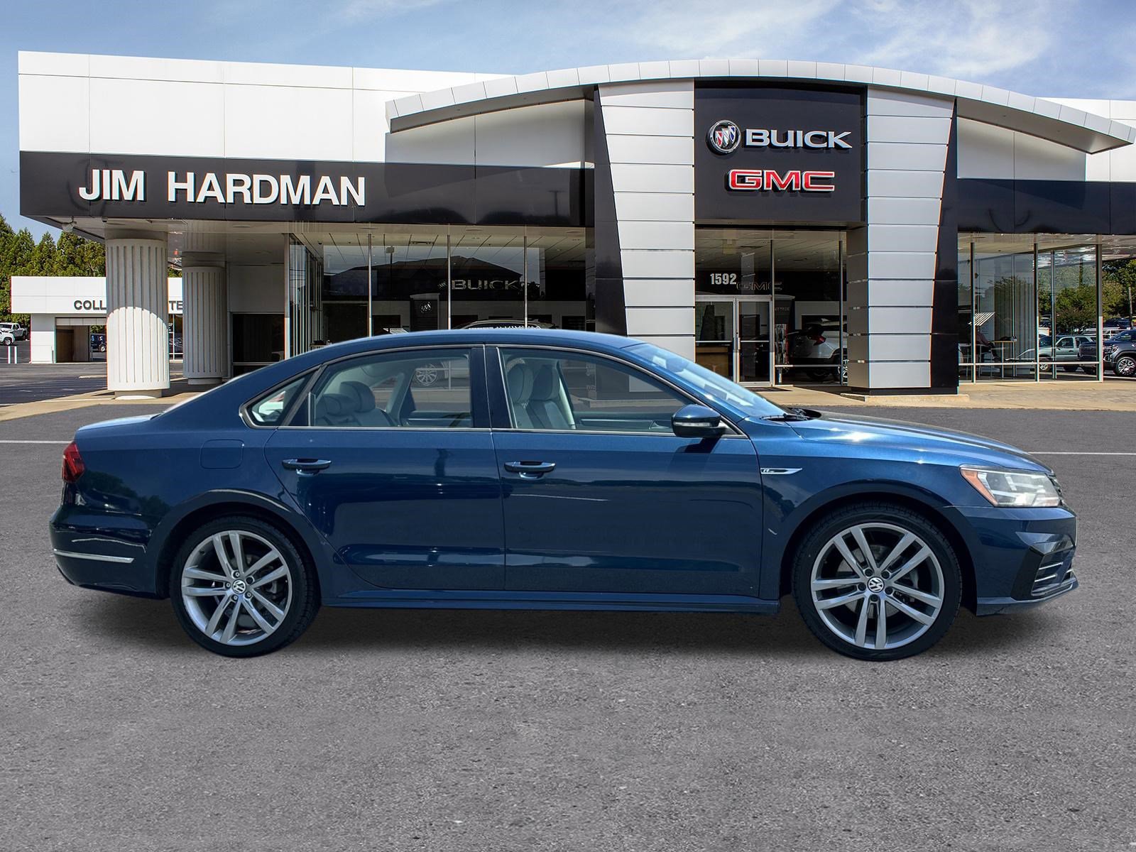 Used 2018 Volkswagen Passat 2.0T R-Line FWD image 8