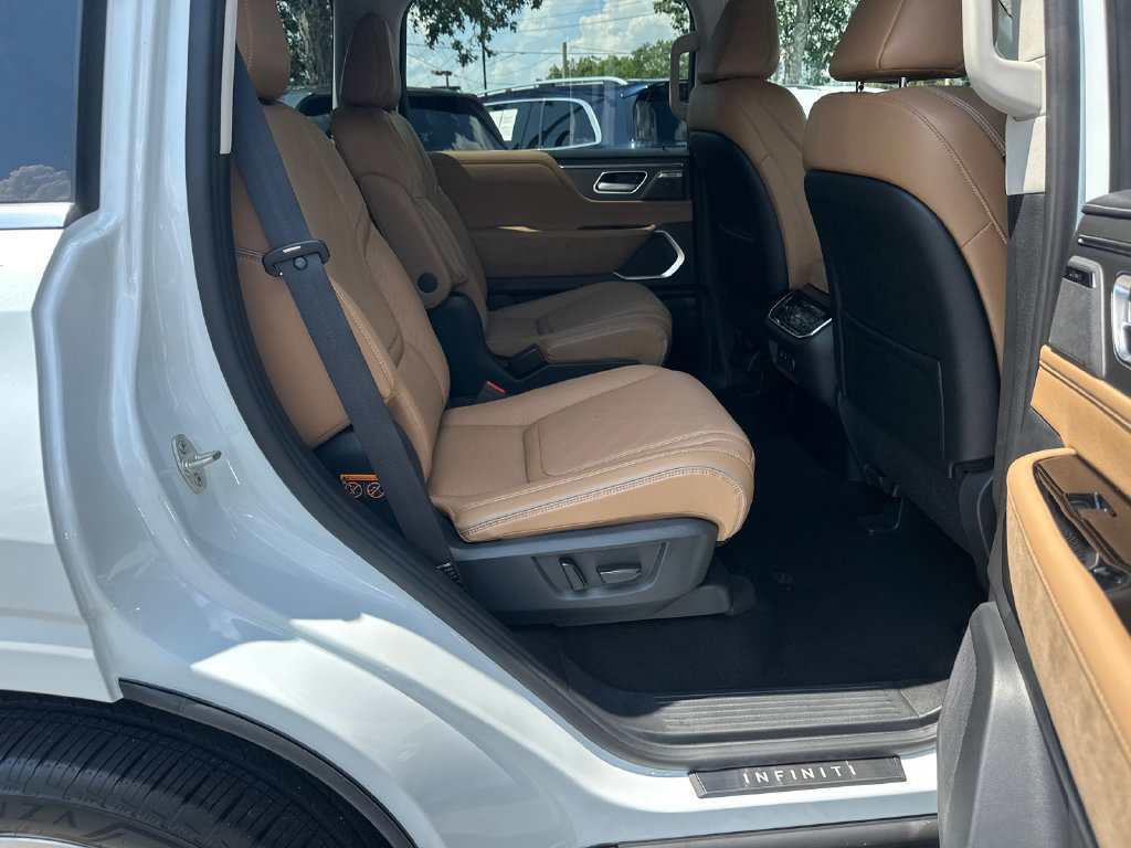 New 2027 INFINITI QX80 Luxe w/ Cargo Package RWD image 13