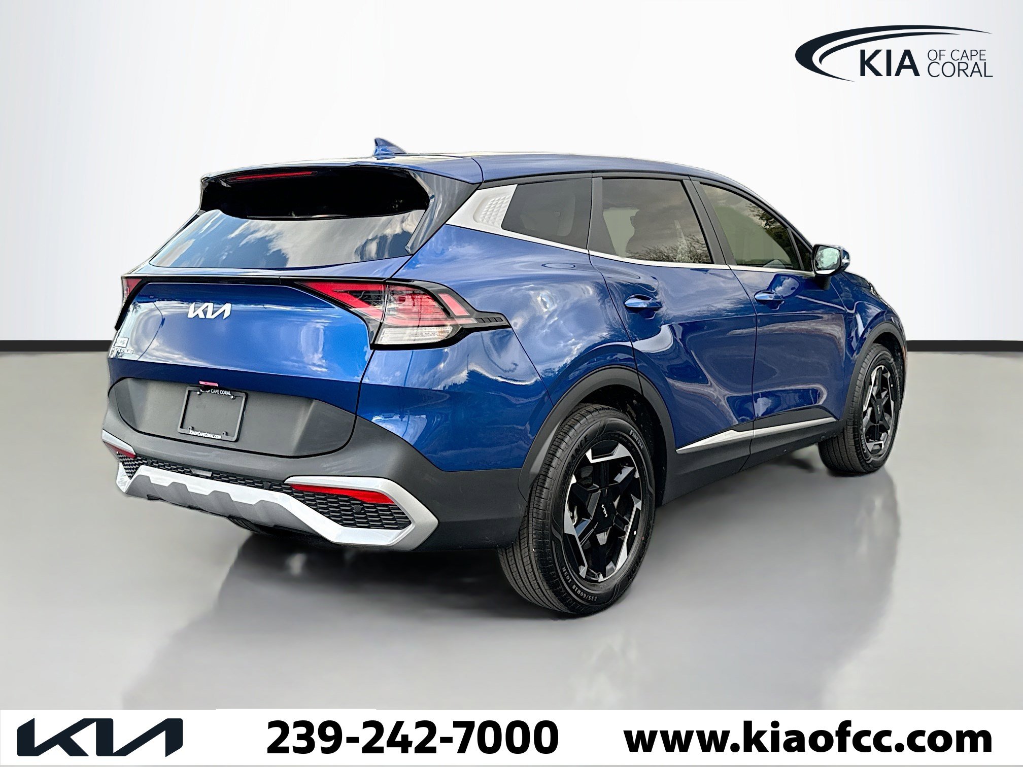 Used 2025 Kia Sportage EX image 5