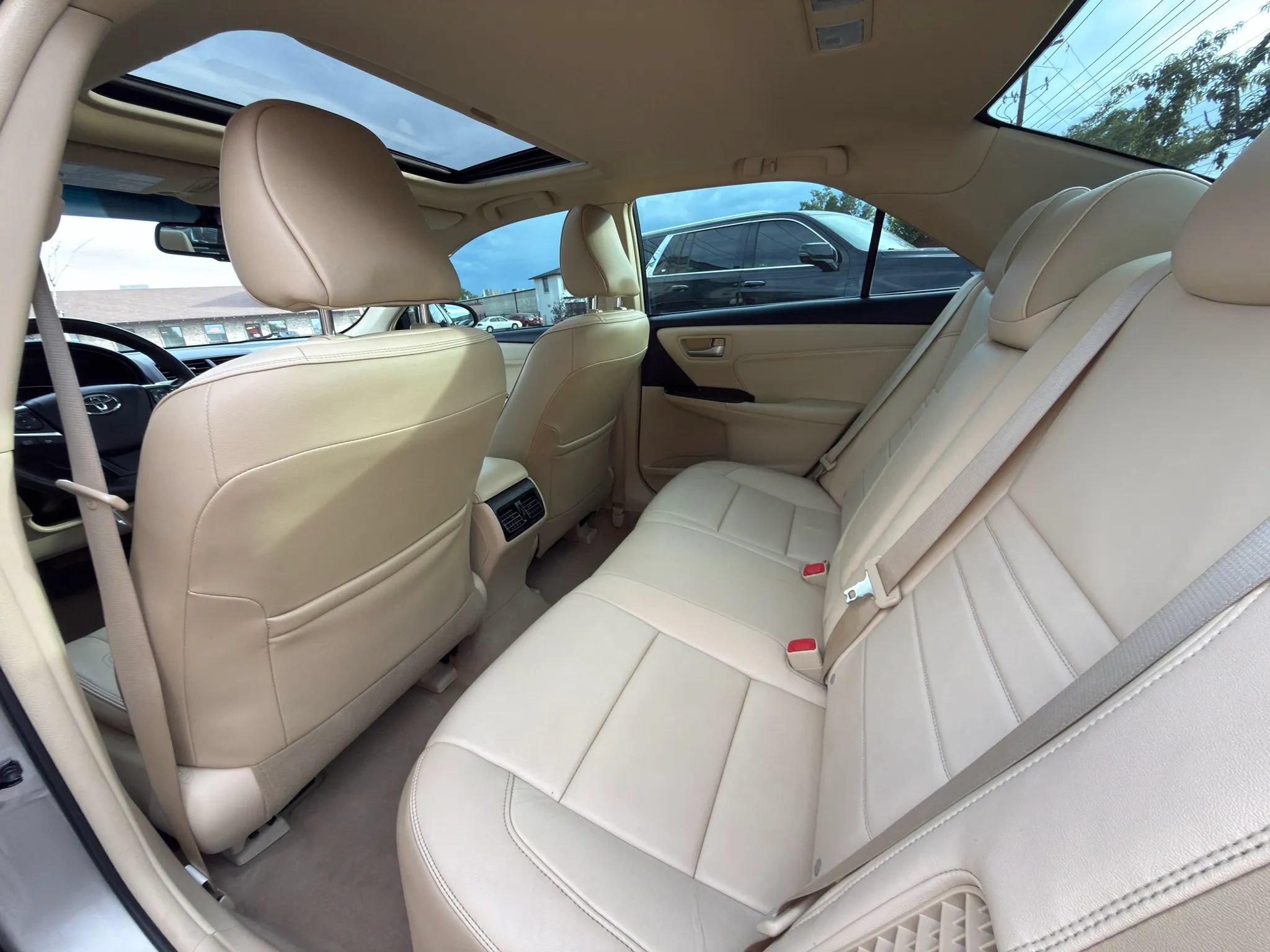 Used 2017 Toyota Camry XLE w/ Moonroof Package FWD image 15