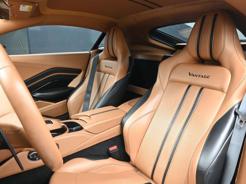 Used 2019 Aston Martin V8 Vantage Coupe image 2