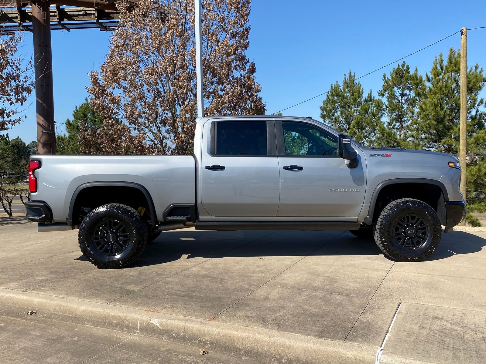 Used 2025 Chevrolet Silverado 2500 ZR2 w/ Technology Package image 7