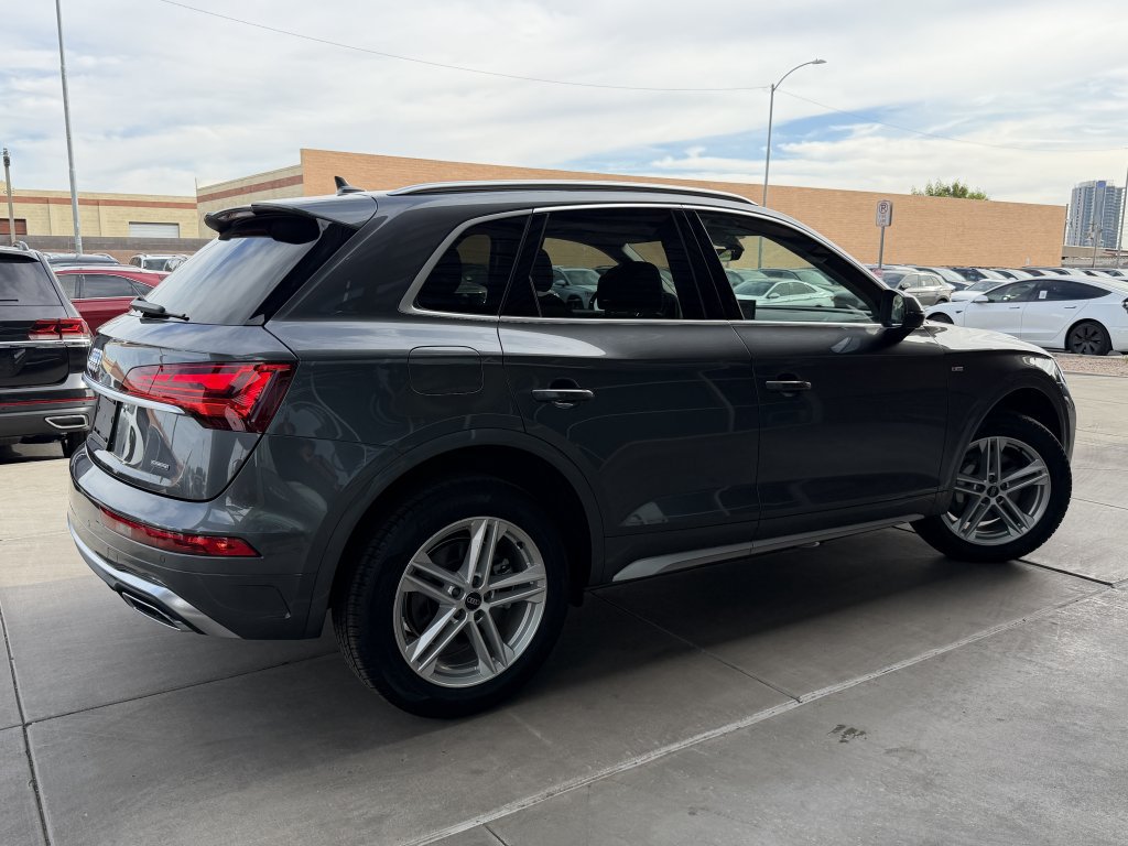 Used 2024 Audi Q5 e Premium w/ Convenience Package AWD/4WD image 4