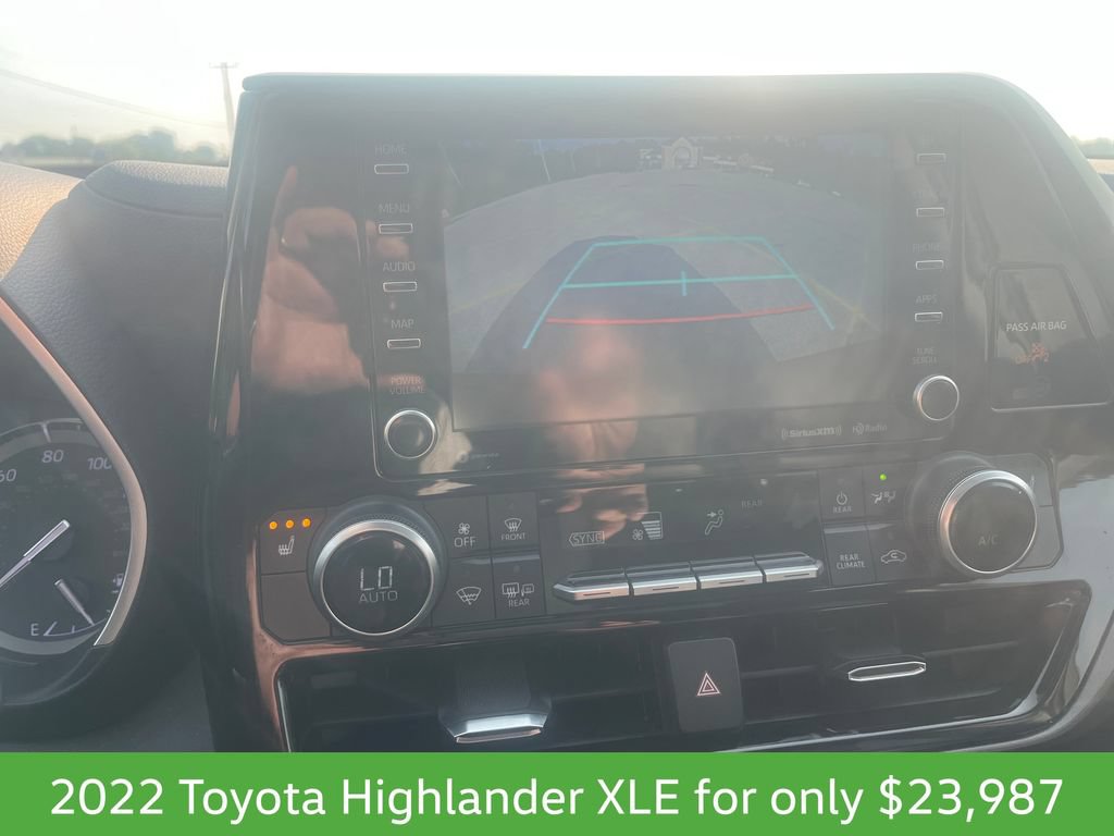 Used 2022 Toyota Highlander XLE AWD/4WD image 19