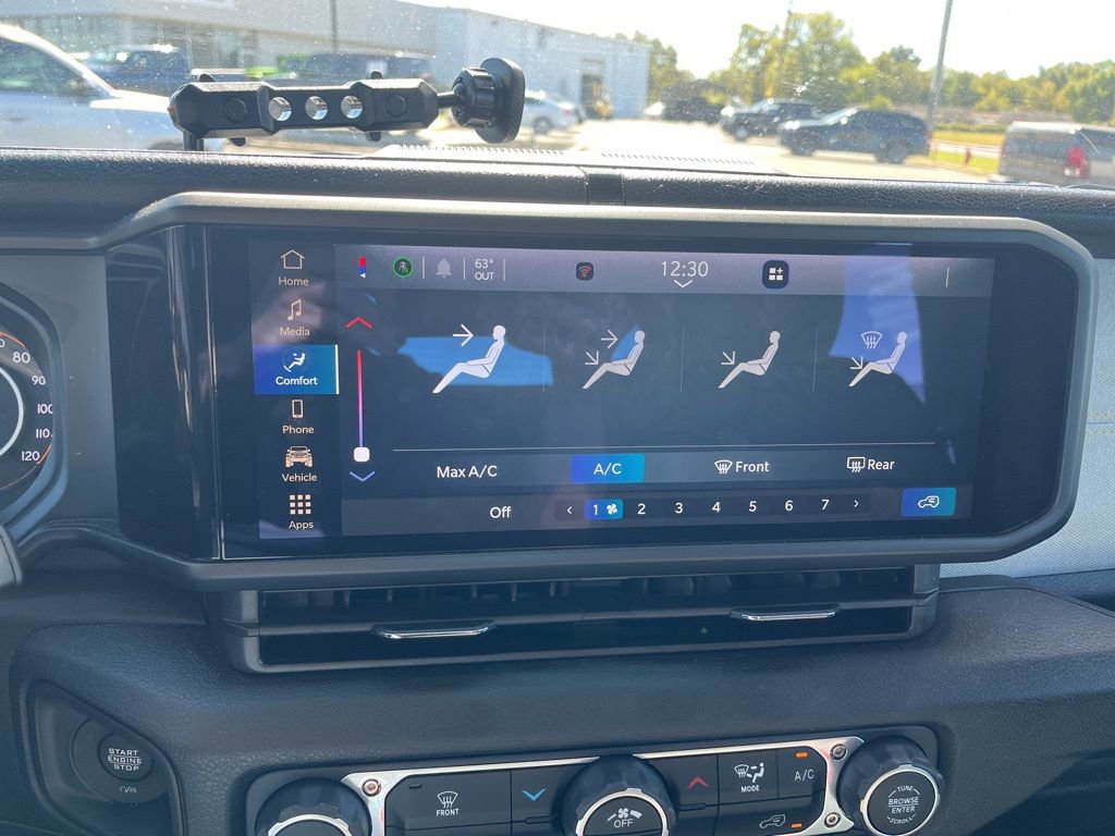 Used 2025 Jeep Wrangler Sport image 16