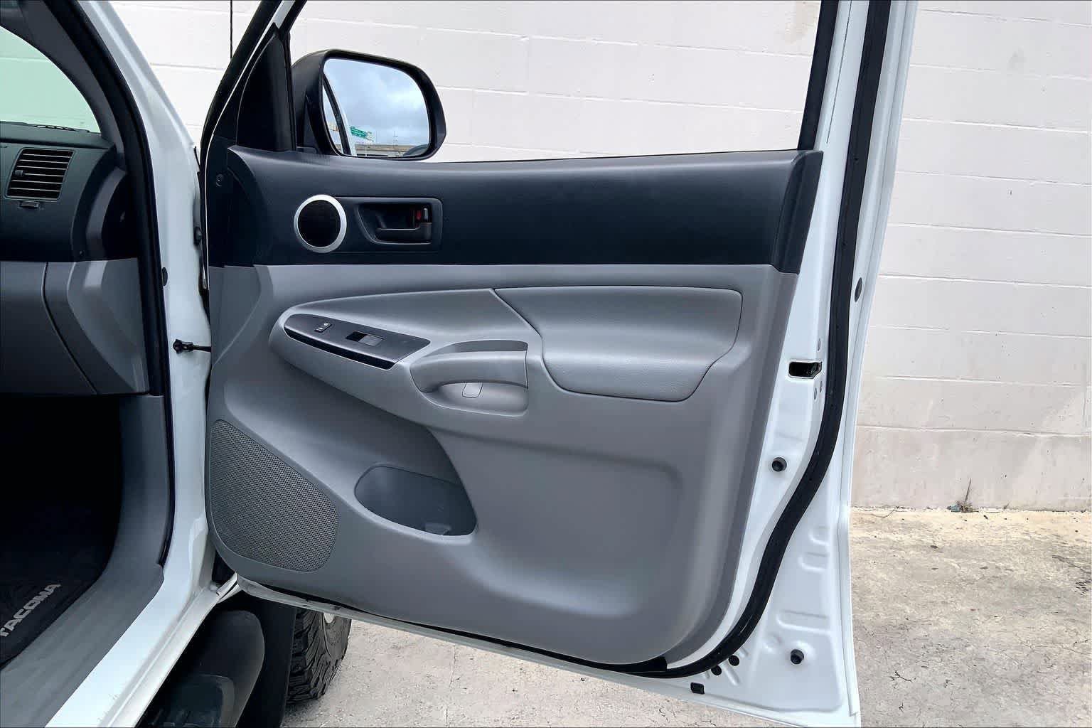Used 2014 Toyota Tacoma 4x4 Double Cab image 28