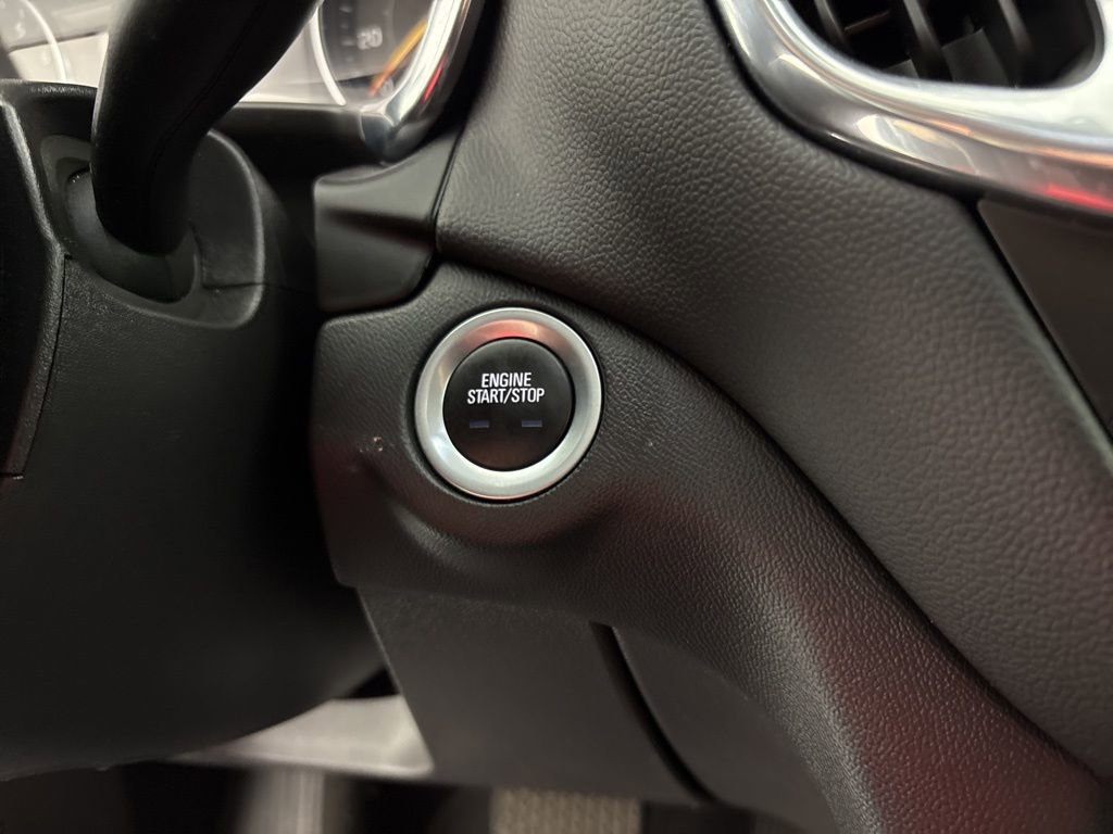 Used 2023 Chevrolet Equinox LT image 32