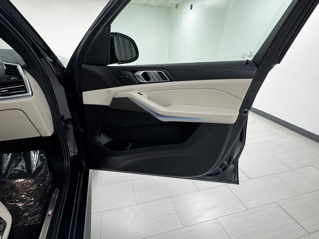 Used 2022 BMW X5 xDrive45e w/ M Sport Package image 13