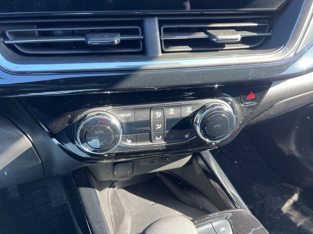 Used 2024 Chevrolet Trax RS w/ Sunroof Package image 10