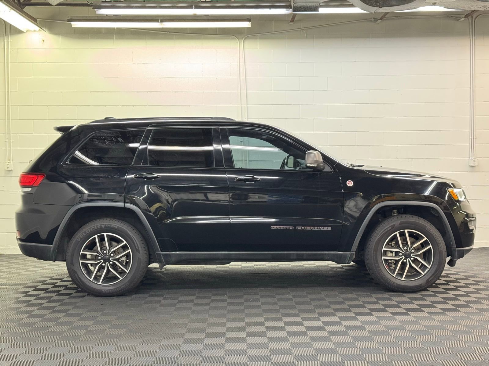 Used 2021 Jeep Grand Cherokee Trailhawk w/ Trailhawk Luxury Group AWD/4WD image 4
