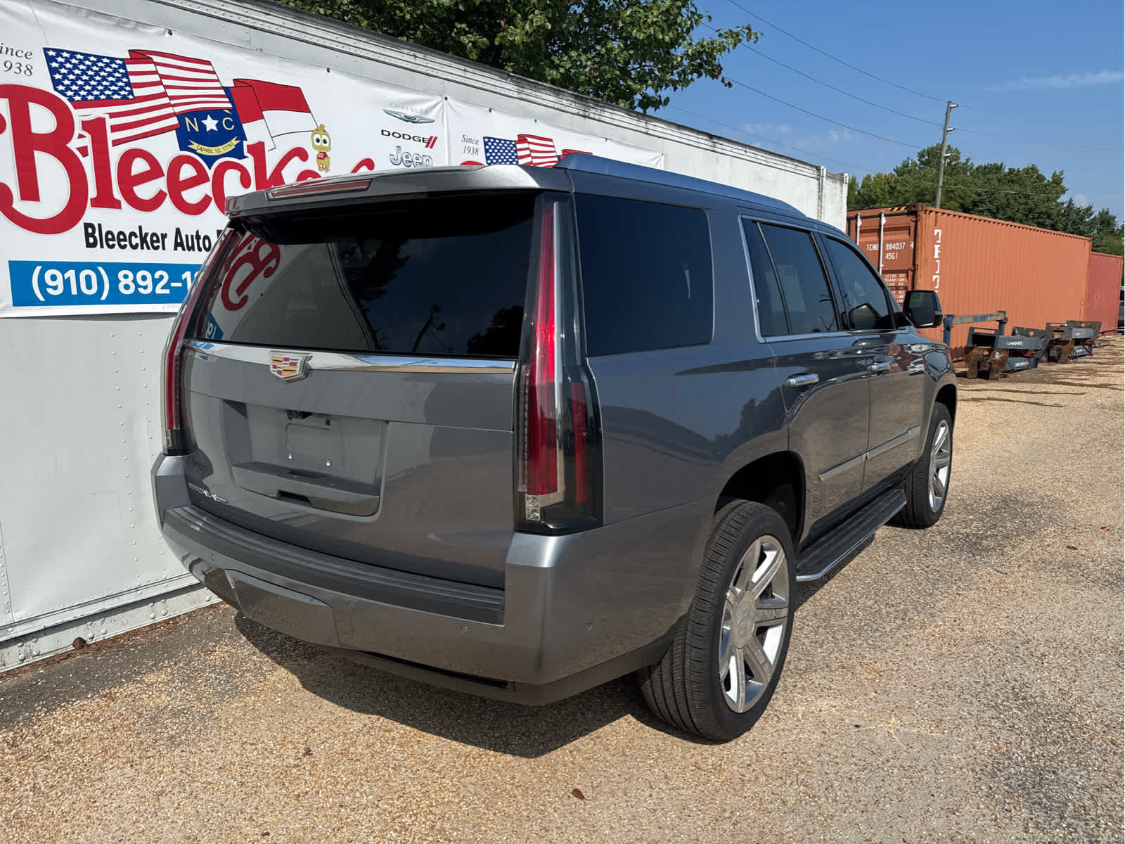 Used 2020 Cadillac Escalade Luxury RWD image 3