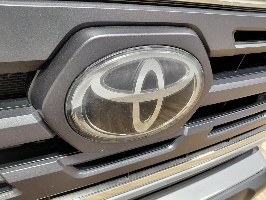 Used 2019 Toyota Tacoma SR5 AWD/4WD image 9