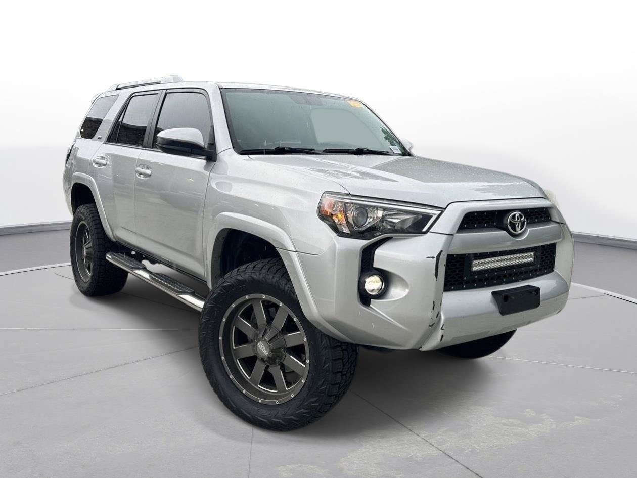 Used 2015 Toyota 4Runner SR5 AWD/4WD image 4