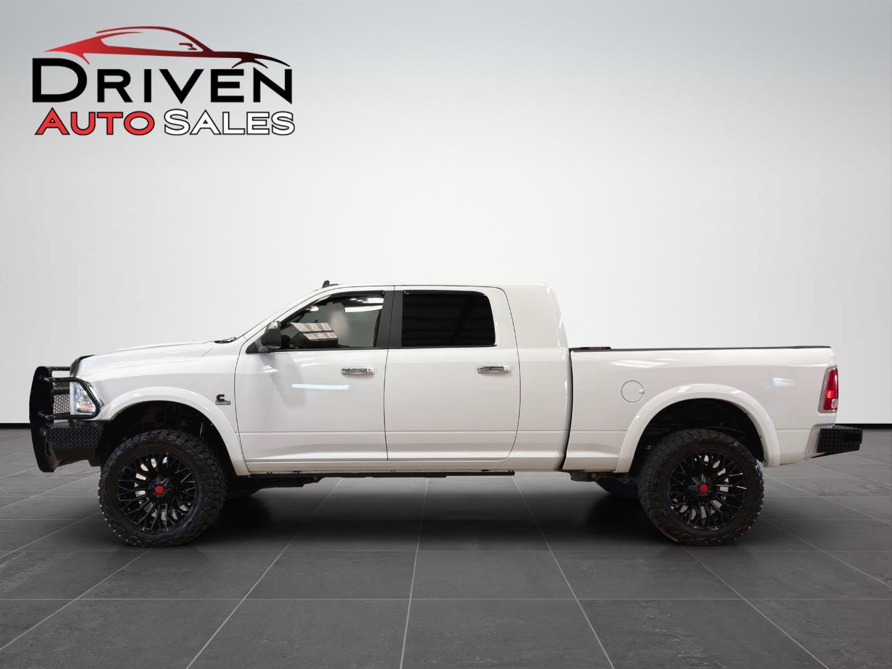 Used 2018 RAM 2500 Laramie AWD/4WD image 1