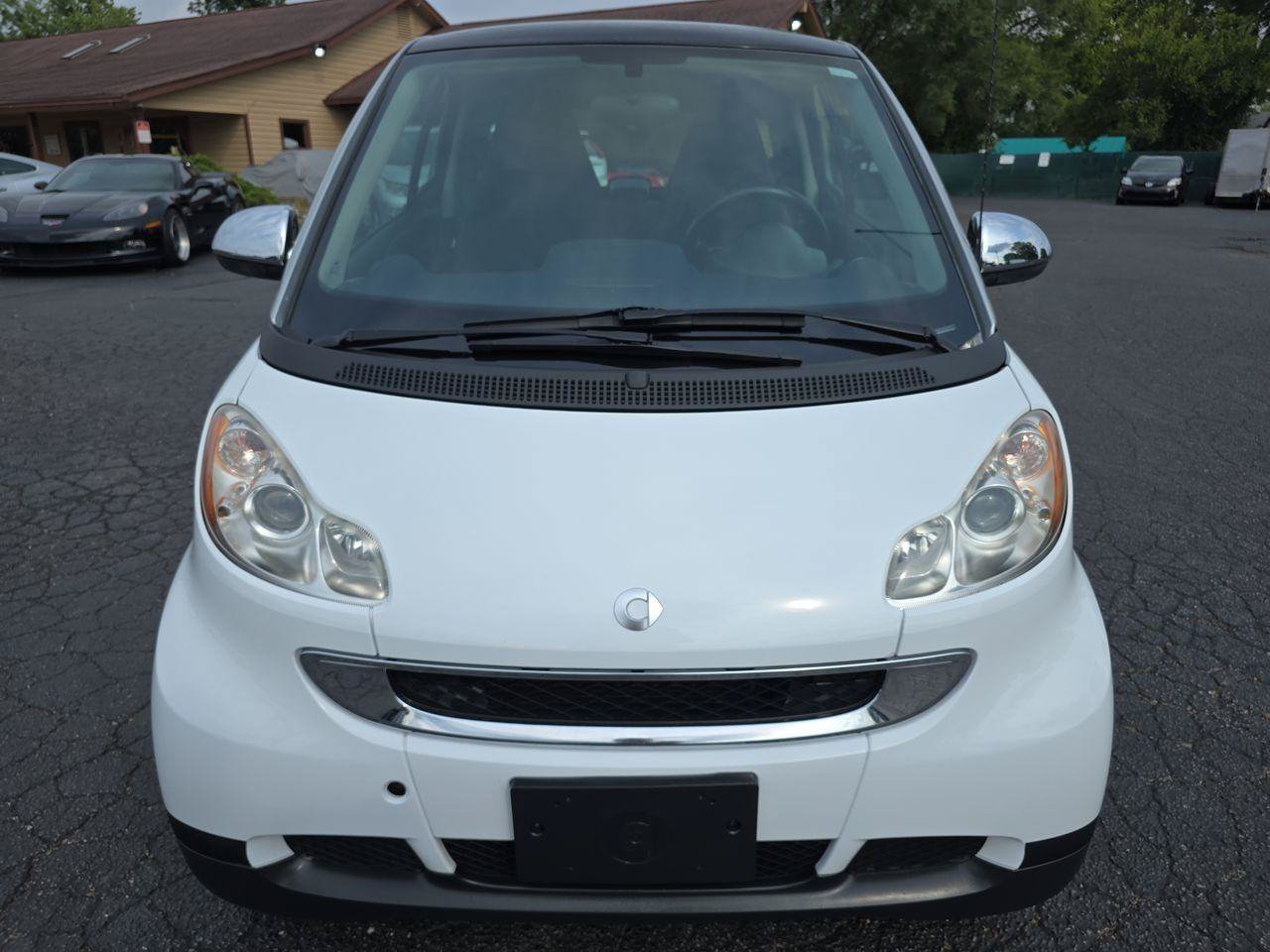 Used 2011 smart fortwo passion RWD image 11