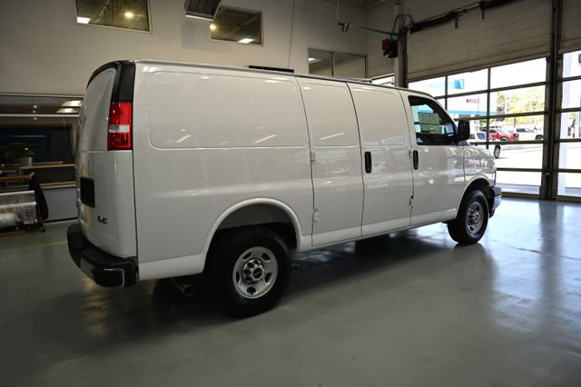 New 2026 GMC Savana 3500 w/ Driver Convenience Package RWD image 5