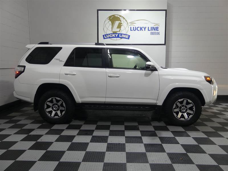 Used 2018 Toyota 4Runner TRD Off-Road Premium AWD/4WD image 6
