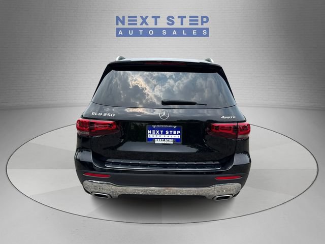 Used 2021 Mercedes-Benz GLB 250 4MATIC w/ Premium Package image 7