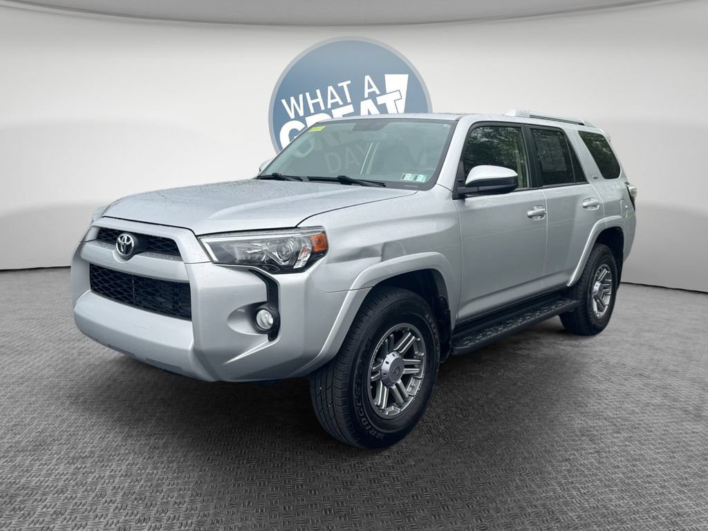 Used 2018 Toyota 4Runner SR5 AWD/4WD image 8