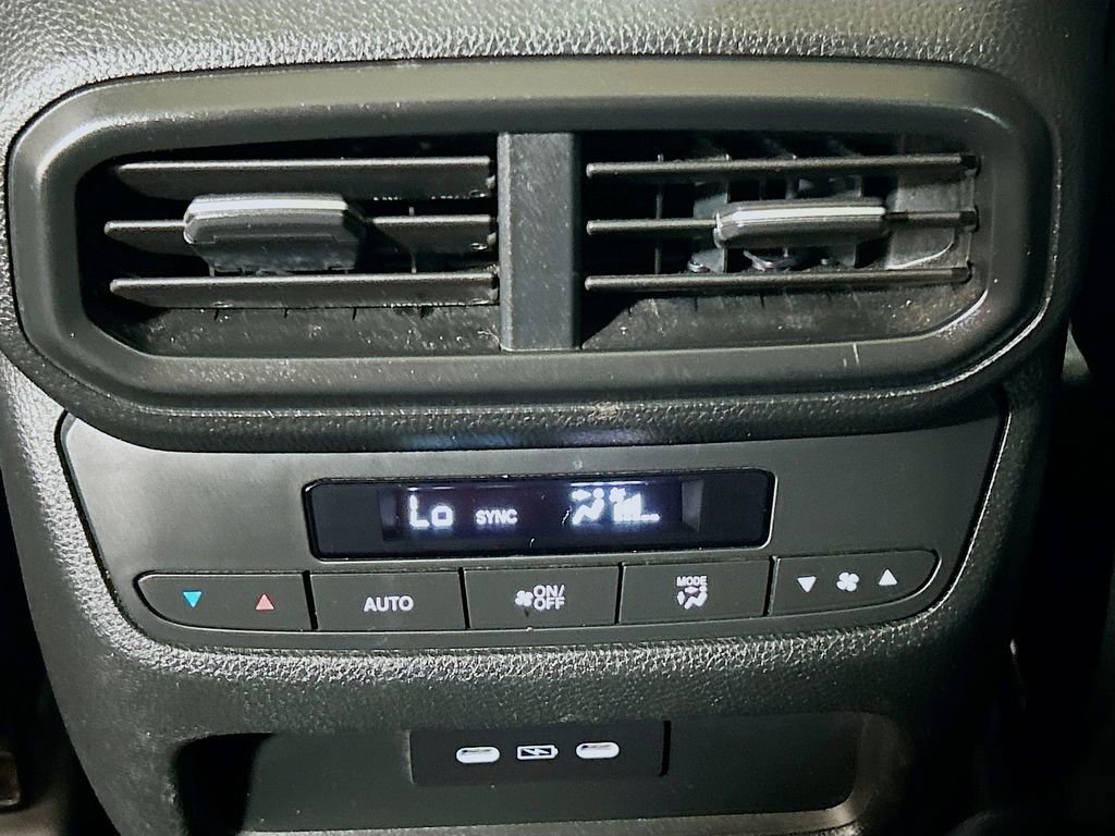 Used 2025 Honda Pilot Touring image 25