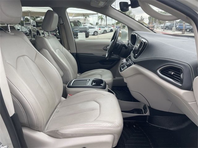 Used 2021 Chrysler Pacifica Touring-L w/ Premium & Safety Sphere Group image 28