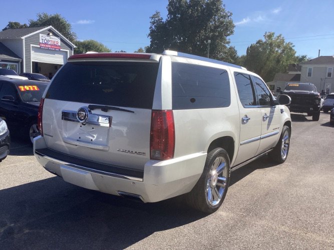 Used 2013 Cadillac Escalade ESV Platinum image 3