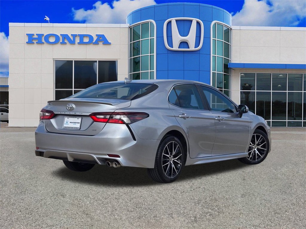 Used 2021 Toyota Camry SE image 3