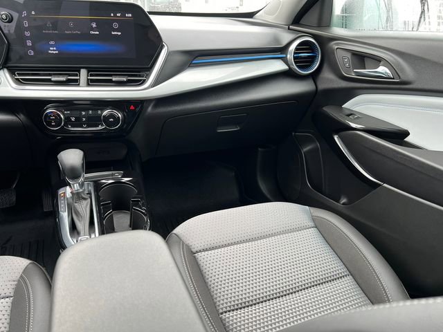 Used 2024 Chevrolet Trax LT w/ LT Convenience Package image 30