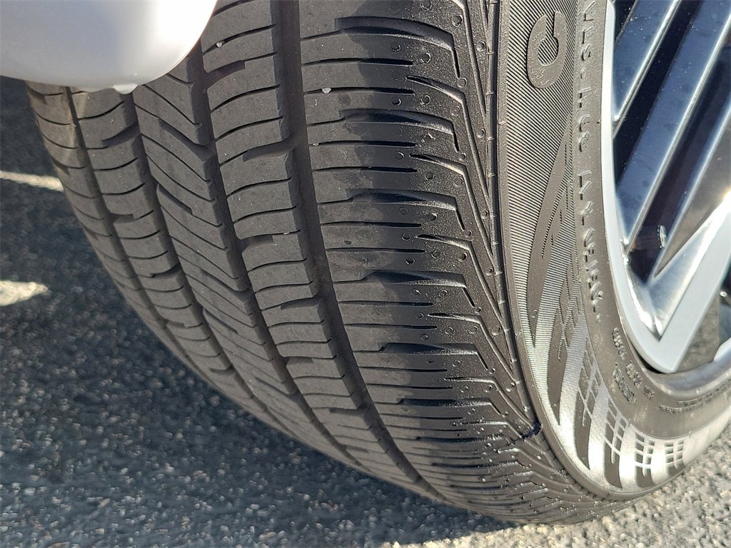 Certified 2025 Nissan Versa SR w/ Trunk Package image 28