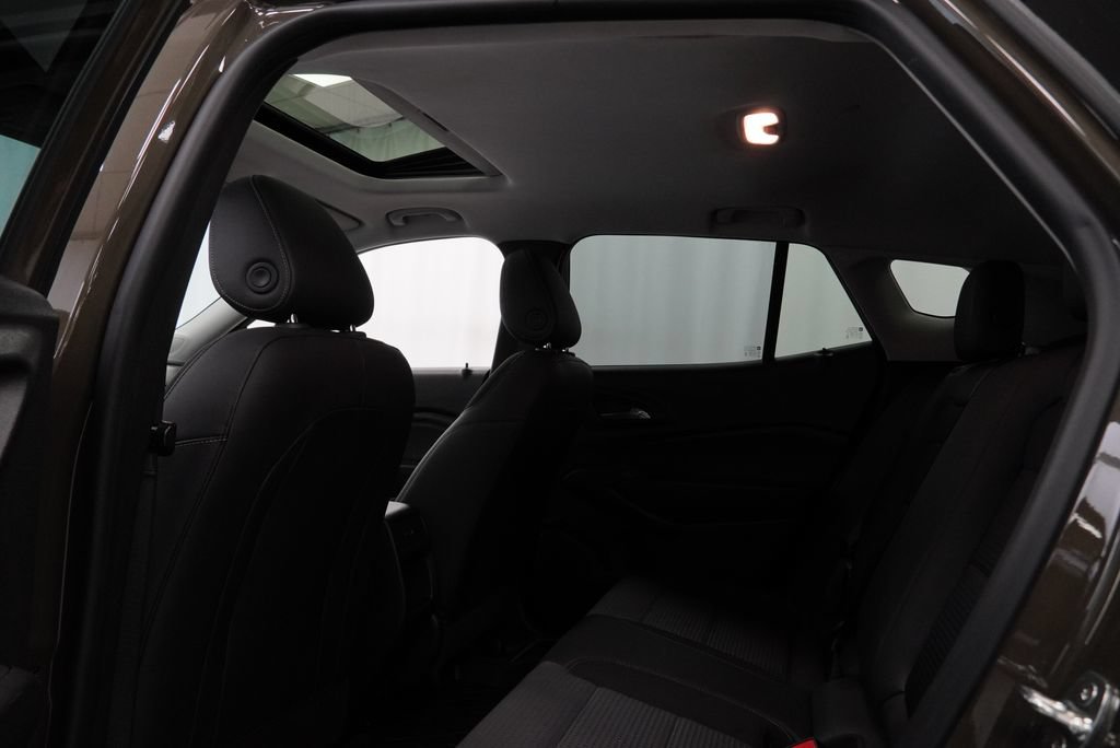 Certified 2024 Chevrolet Trax LT w/ Sunroof Package FWD image 14