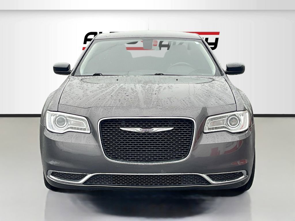Used 2020 Chrysler 300 Touring w/ Sport Appearance Package image 2
