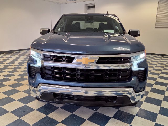 Used 2024 Chevrolet Silverado 1500 LT AWD/4WD image 2