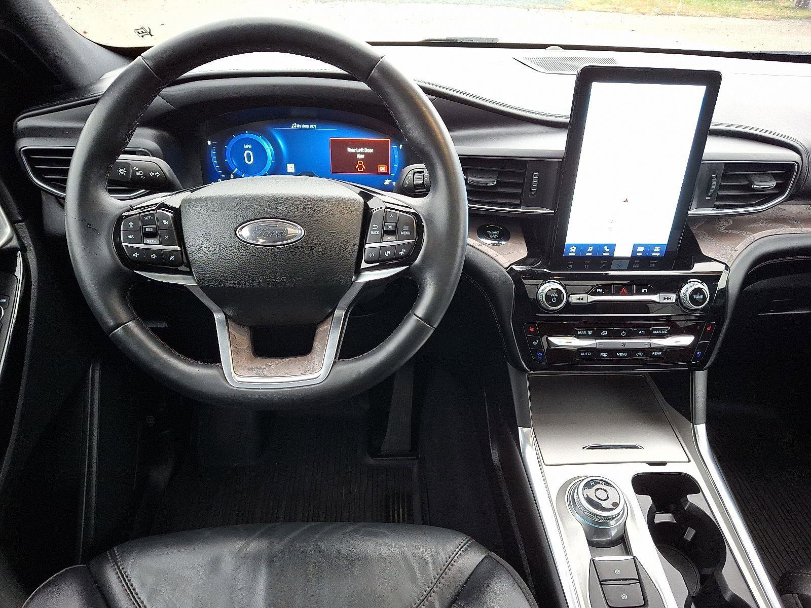 Used 2023 Ford Explorer Platinum w/ Technology Package image 11